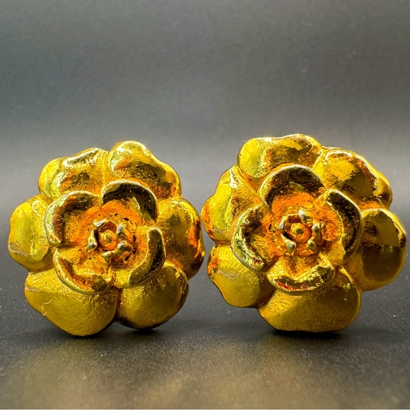 ‼️FINAL PRICE‼️LOT 1050 24K gold plated Chanel vintage clip ok earrings from 70s - Picture 1 of 7